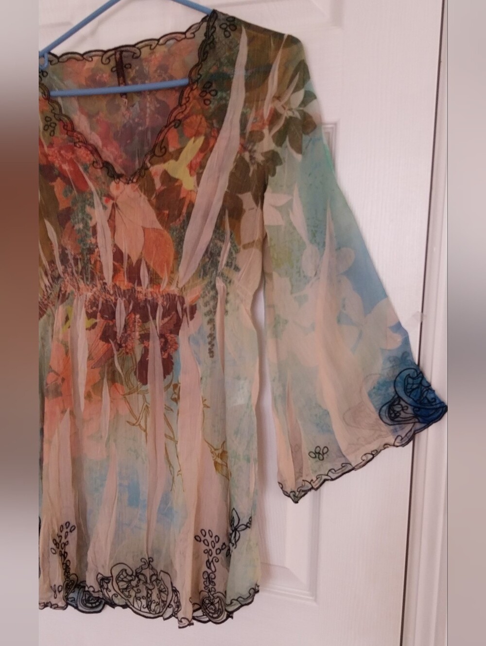 Sheer Floral V-Neck Women’s Top in Multicolor - Picture 3 of 11